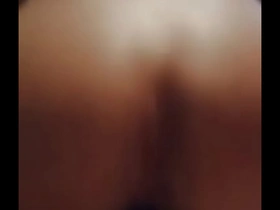 Me como un dildo hasta el fondo